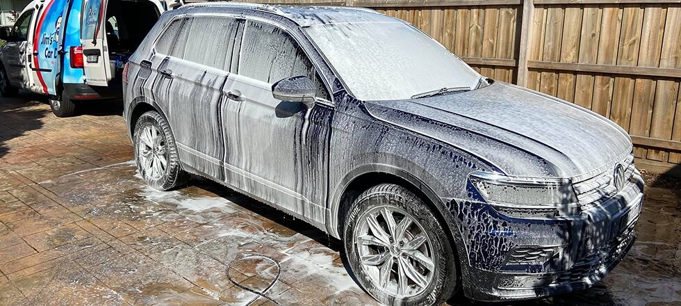 Mastering Auto Detail: Elevating Your Car's Aesthetics and Value 1 services img 1